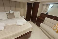 2002 Ferretti Yachts 720 photo 5