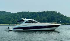2005 Cruisers Yachts 540 Express photo 6