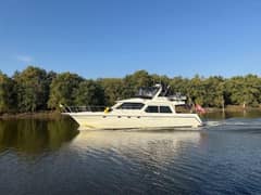 1998 Navigator 5300 "Toes in the Water" photo 1