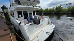 1998 Navigator 5300 "Toes in the Water" photo 6