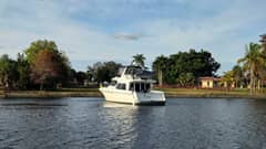 1998 Navigator 5300 "Toes in the Water" photo 5