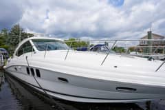 2010 Sea Ray 500 Sundancer photo 2