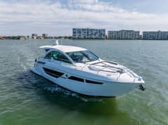 2018 Cruisers Yachts 50 CANTIUS photo 4