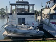2005 Carver 444 Motor Yacht photo 3