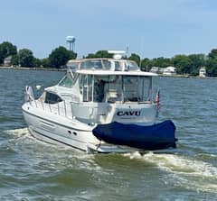 2001 Cruisers Yachts 4450 Express Motor Yacht "CAVU" photo 2