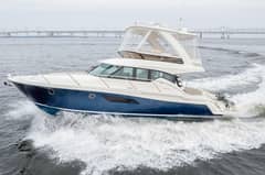 2021 Tiara Yachts 4400 Flybridge photo 6
