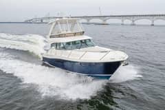 2021 Tiara Yachts 4400 Flybridge photo 2