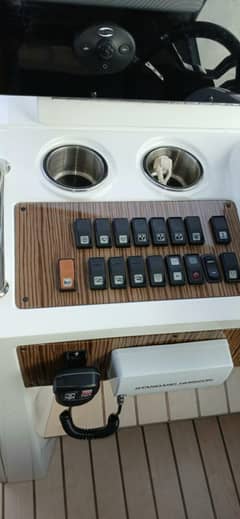 2014 Cruisers Yachts photo 3