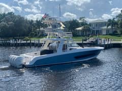 2017 Boston Whaler 420 Outrage photo 2