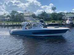 2017 Boston Whaler 420 Outrage photo 1