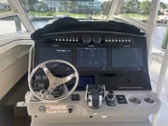 2017 Boston Whaler 420 Outrage photo 8