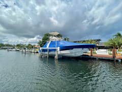 2016 Boston Whaler 420 Outrage photo 2