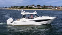 2024 Boston Whaler 405 Conquest photo 2