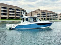 2023 Boston Whaler 405 Conquest photo 1