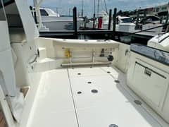 2023 Boston Whaler 405 Conquest photo 8