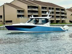 2023 Boston Whaler 405 Conquest photo 2