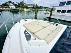 2023 Boston Whaler 405 Conquest photo 7