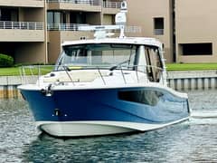 2023 Boston Whaler 405 Conquest photo 3
