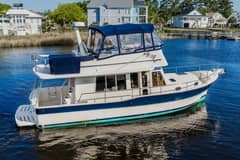 2009 Mainship Expedition 40 "Harmony" photo 2