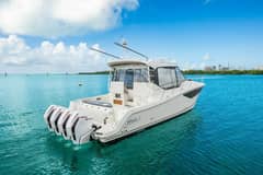 2023 Boston Whaler 405 Conquest photo 3