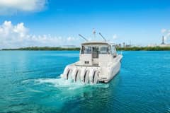 2023 Boston Whaler 405 Conquest photo 4