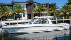 2019 Boston Whaler 380 Realm photo 2
