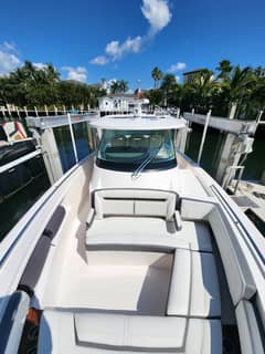 2019 Tiara Yachts 38 LS photo 8