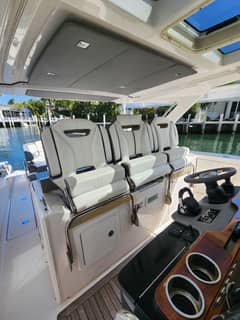 2019 Tiara Yachts 38 LS photo 9
