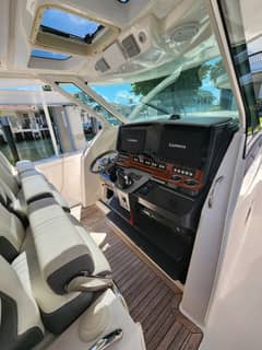 2019 Tiara Yachts 38 LS photo 5