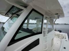 2014 Boston Whaler 370 Outrage photo 9