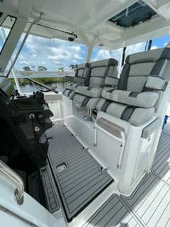 2023 Pursuit 378 Sport photo 8