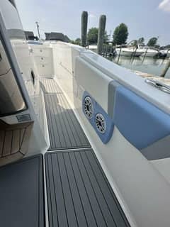 2023 Robalo R360 photo 9