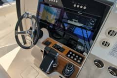 2024 Boston Whaler 350 Realm photo 9
