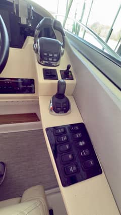 2020 Regal 33 Express photo 4
