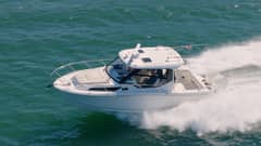 2023 Boston Whaler 325 Conquest photo 5