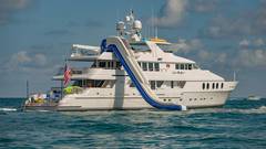 2002 CHRISTENSEN Tri Deck "I LOVE THIS BOAT" photo 4