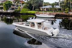 2019 BOSTON WHALER Realm "350 REALM" photo 4