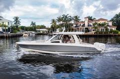 2019 BOSTON WHALER Realm "350 REALM" photo 1