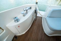 2004 AZIMUT YACHTS "SERENITY" photo 9