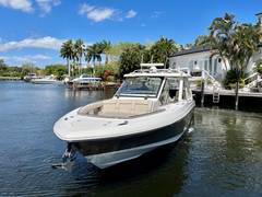 2020 BOSTON WHALER 380 Realm "CINDY SEAS" photo 2