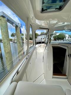 2020 BOSTON WHALER 380 Realm "CINDY SEAS" photo 6