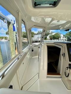 2020 BOSTON WHALER 380 Realm "CINDY SEAS" photo 7