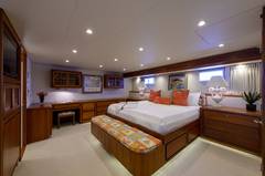 2001 BURGER BOAT COMPANY Enclosed Bridge Sportfish "DREAM CATCHER" photo 6