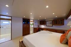 2001 BURGER BOAT COMPANY Enclosed Bridge Sportfish "DREAM CATCHER" photo 7