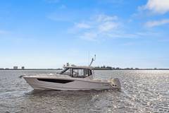 2022 BOSTON WHALER 405 Conquest "LOBO DEL MAR II" photo 2