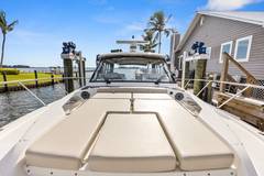 2022 BOSTON WHALER 405 Conquest "LOBO DEL MAR II" photo 9