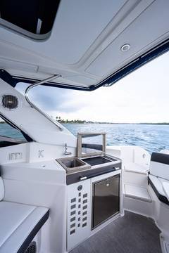2016 SEA RAY 350 SLX "IRISH EYES III" photo 8