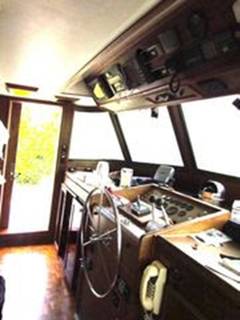 1982 HATTERAS 65 LRC "1982 HATTERAS LRC LONG RANGE CRUISER" photo 5