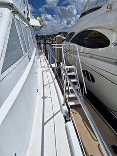 1988 VIKING Cockpit Motor Yacht "THE JOBSITE" photo 7