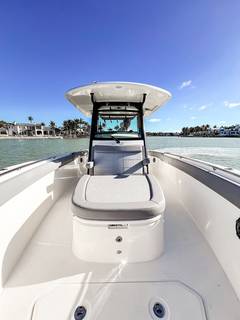 2023 BOSTON WHALER 330 Outrage "DEEP BLUE" photo 5